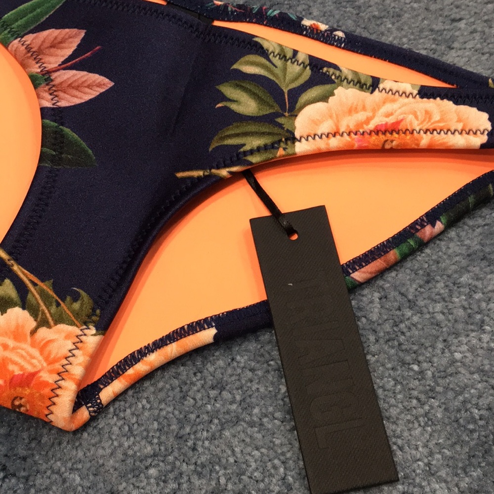 TRIANGL Navy Floral Bikini w/matching bag - Picture 2 of 5